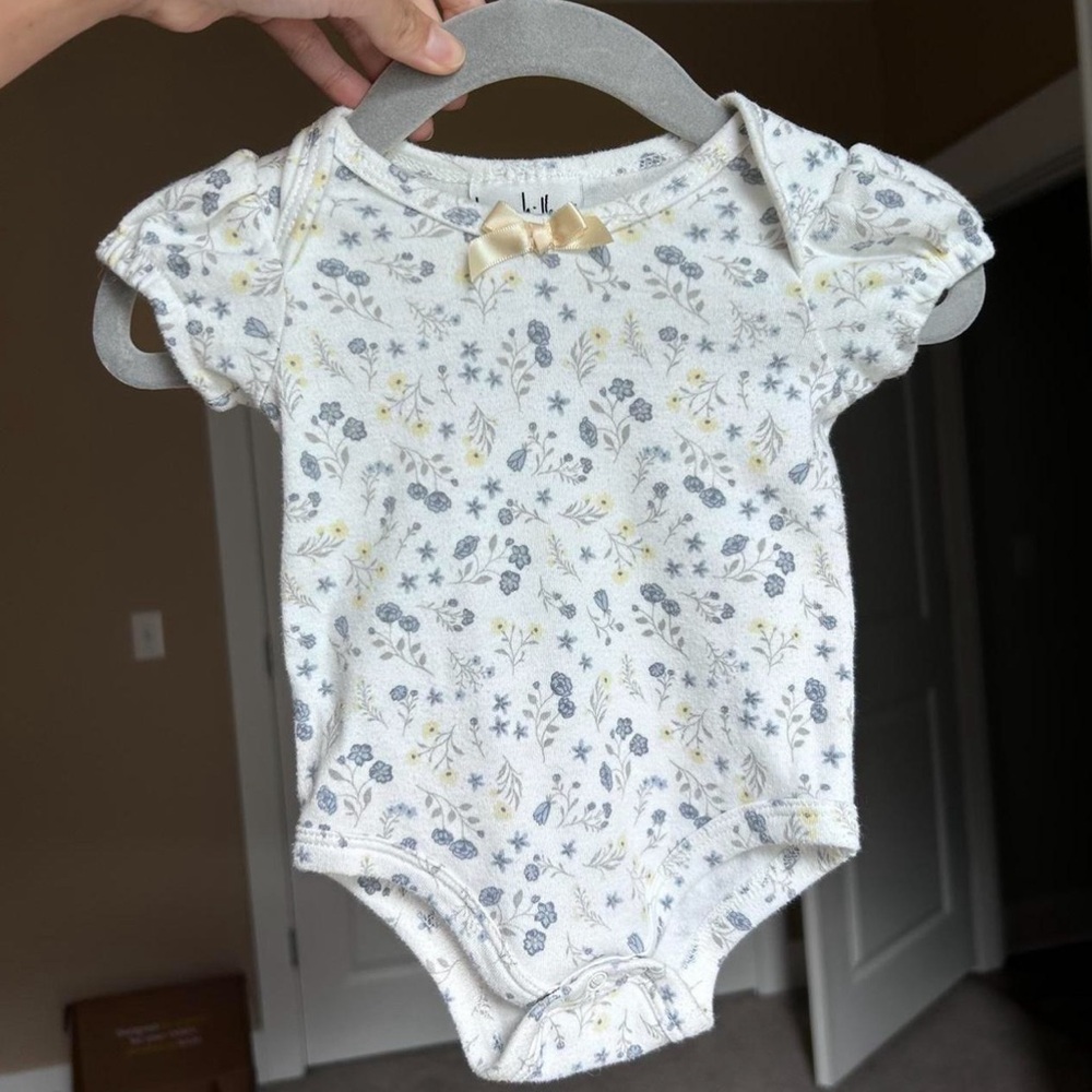 Ditsy floral baby bodysuit